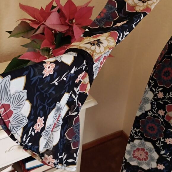 Forever 21 Floral Dress - Picture 4 of 13